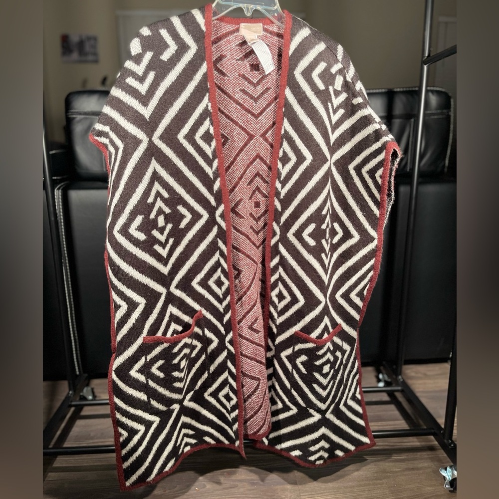 🛑 Forever 21 Maroon and White Knit Poncho-style Cardigan Vest Sweater w/Pockets